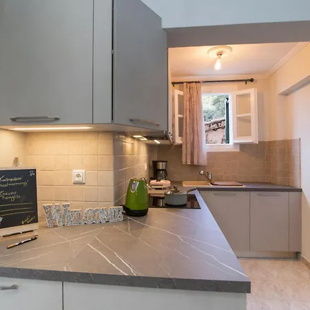 Spiros Holidays House Apartman *