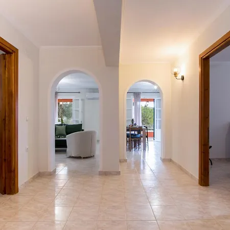 شقة Spiros Holidays House *